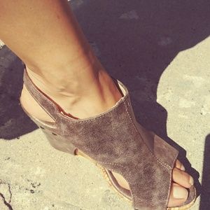 Brown wedge-heel open toed sandals